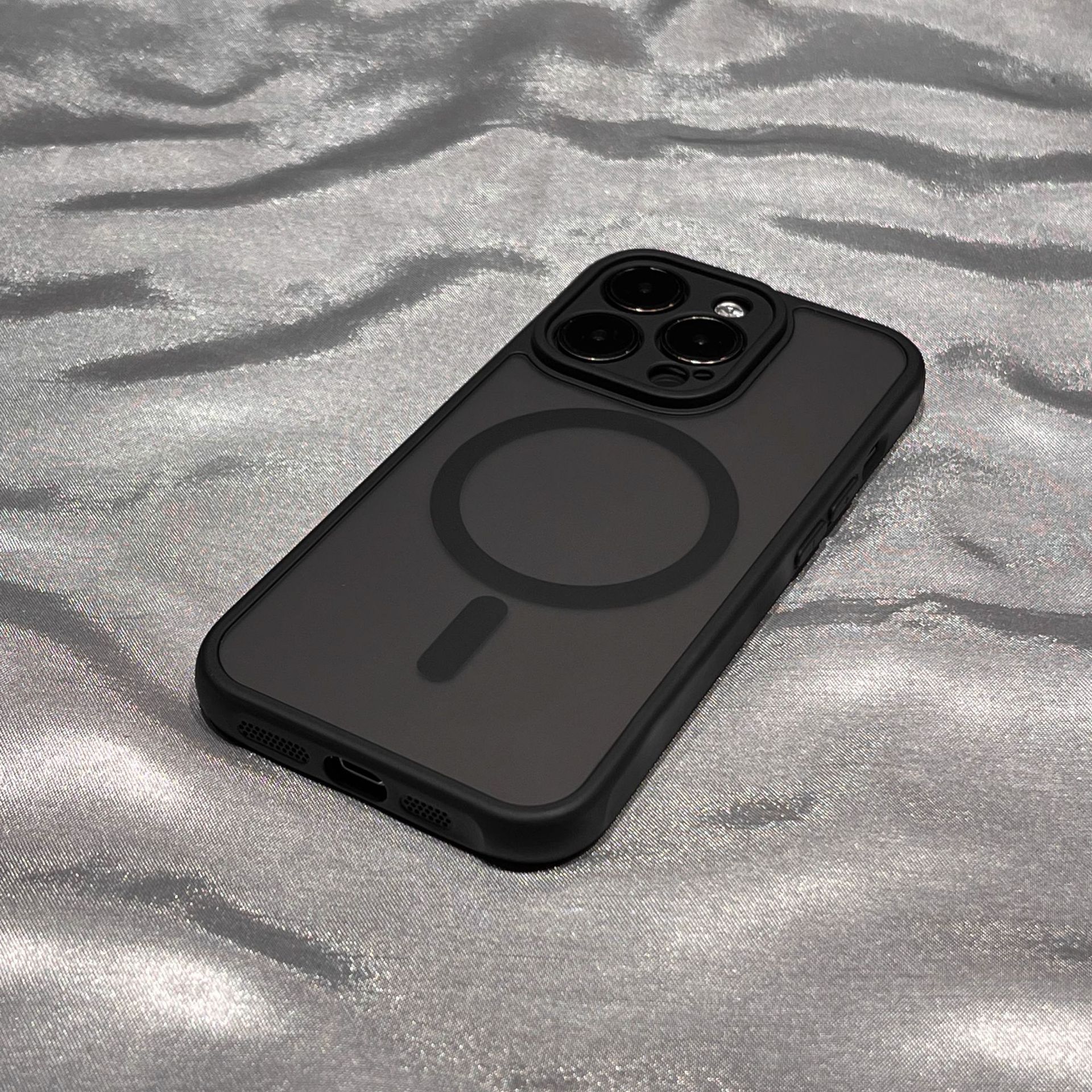 精孔肤感磁吸简约适用iphone16手机壳苹果17PROMAX透黑防摔保护套